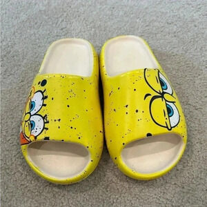 SpongeBob sandales size 32. Overall condition is good.